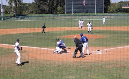 Baseball Picks Up Thrilling Win in Day Two Split